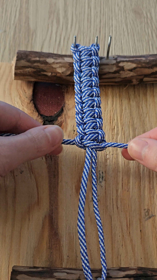 Est-ce que tous les bracelets en paracorde sont fabriqués à la main ?